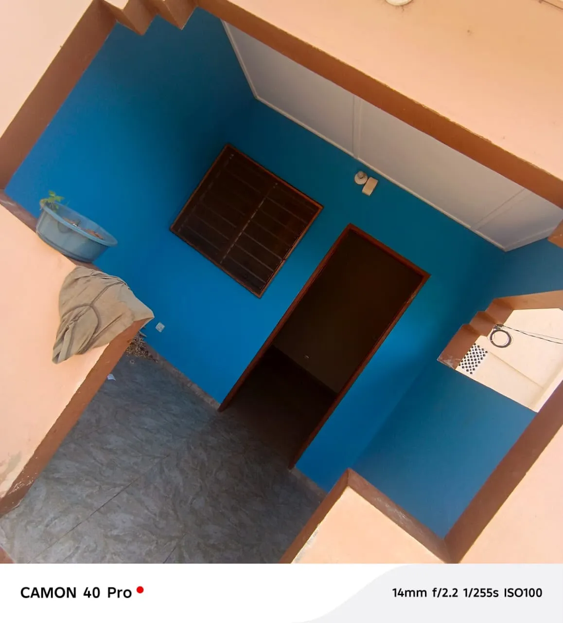 Location d'une chambre salon WC douche cuisine internes