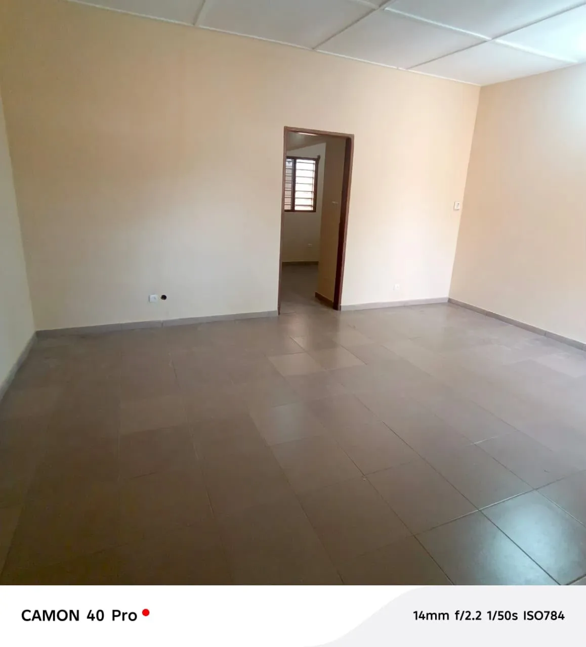 Location d'une chambre salon WC douche cuisine internes