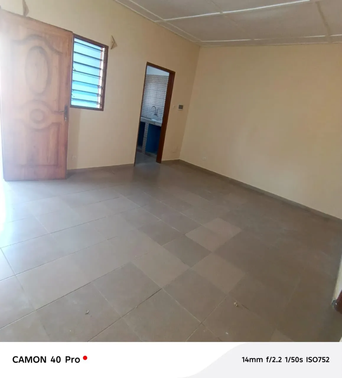 Location d'une chambre salon WC douche cuisine internes