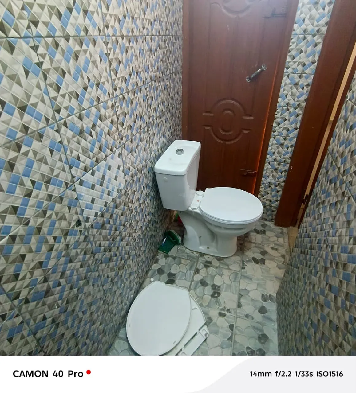 Location d'une chambre salon WC douche cuisine internes