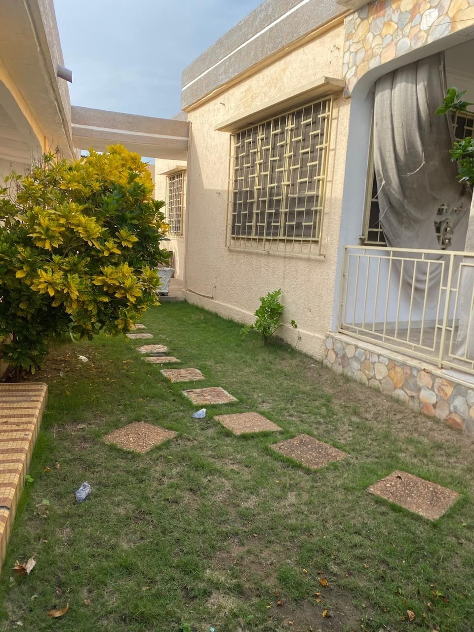 Villa - Photo 2