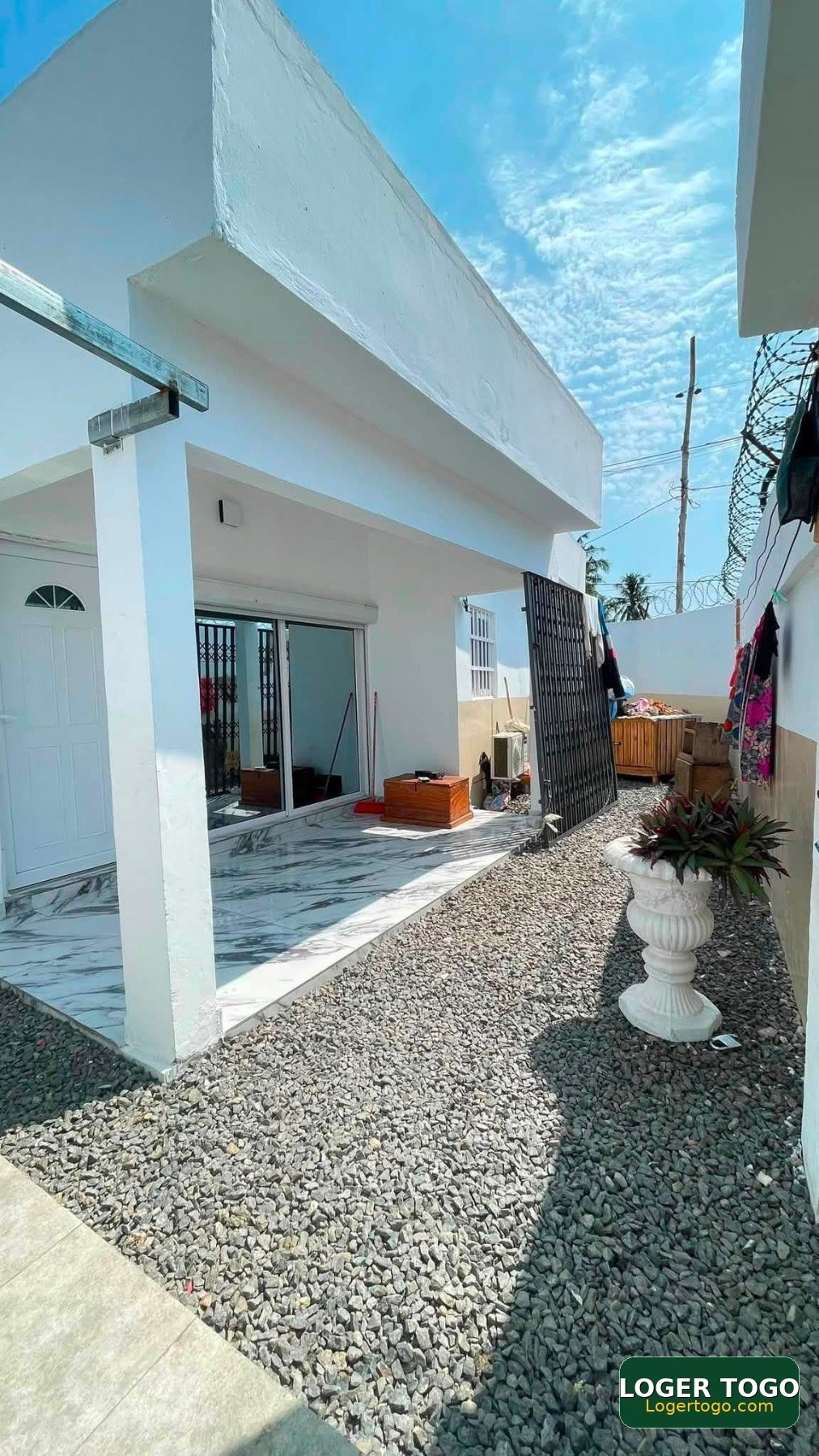 Villa - Photo 2