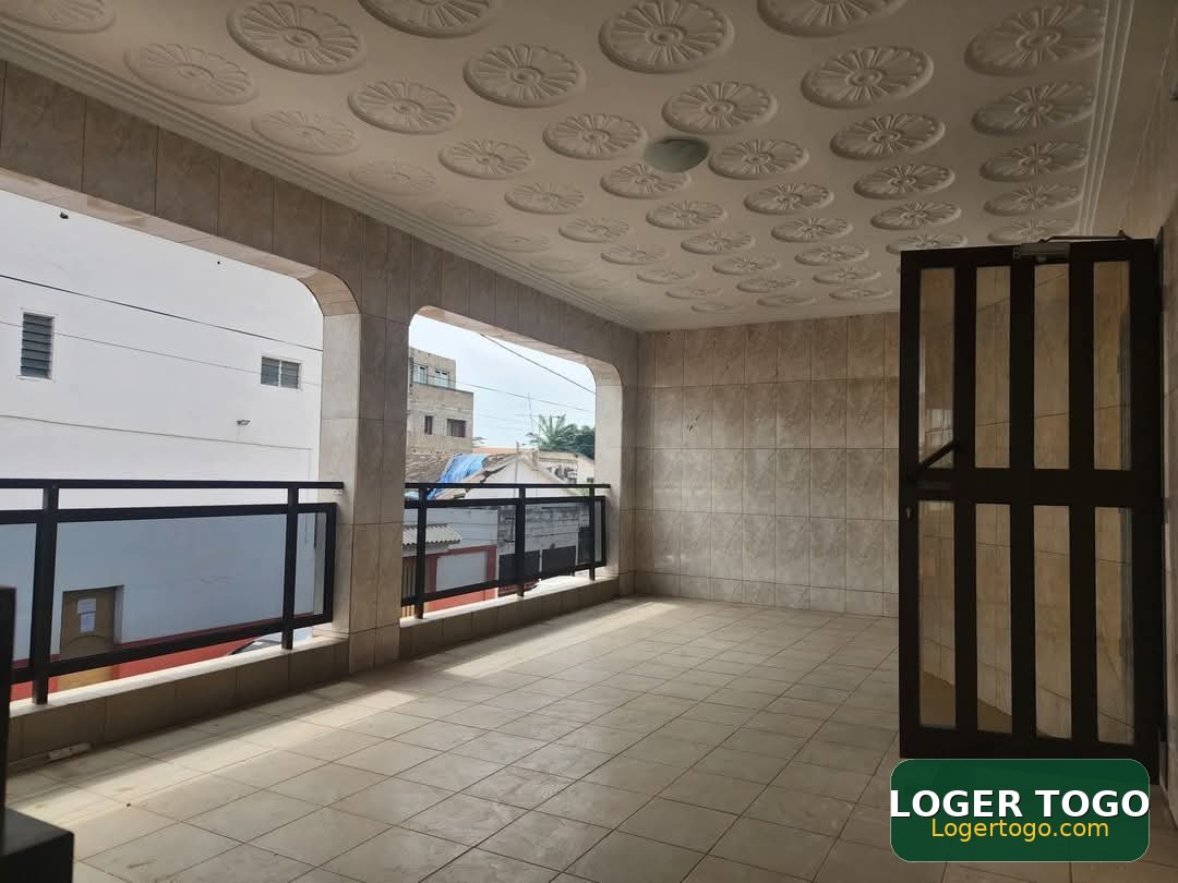 Immeuble à vendre à tokoin sur angle rue au bord du goudron face CHU de Lomé - Photo 8