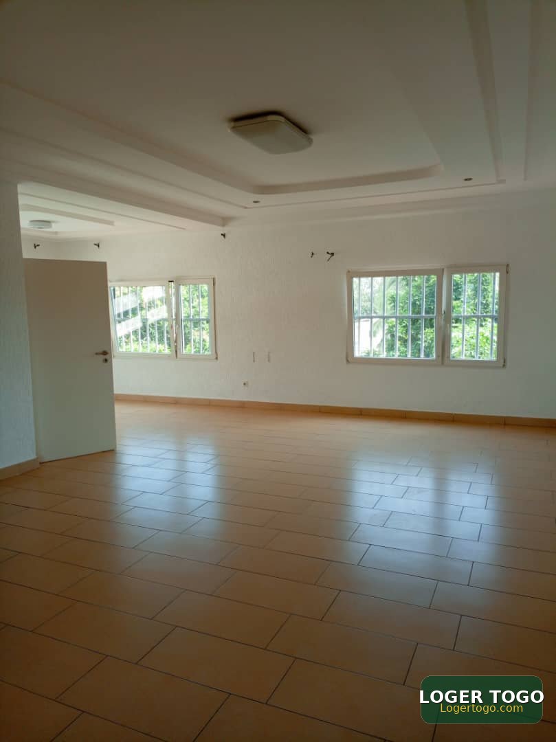 À Louer : Appartement de 2 Chambres à Totsi - Photo 2