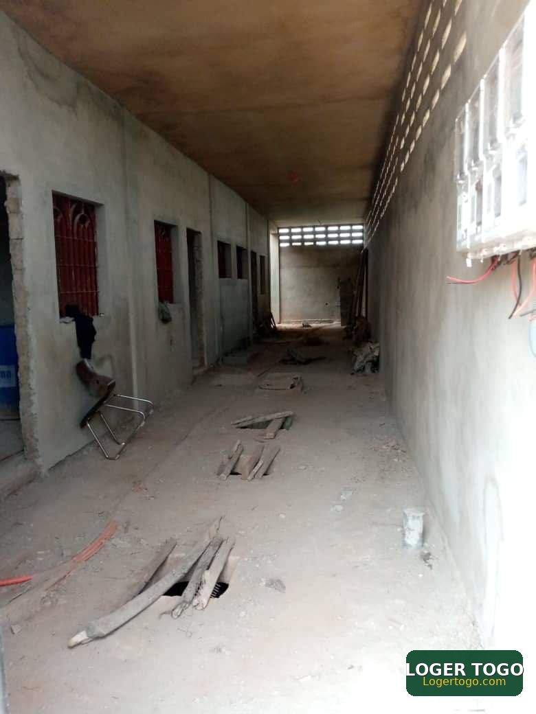 Immeuble Inachevée à Vendre à Lomé Qt Apedokoe - Photo 1