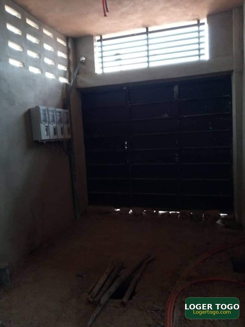 Immeuble Inachevée à Vendre à Lomé Qt Apedokoe - Photo 2