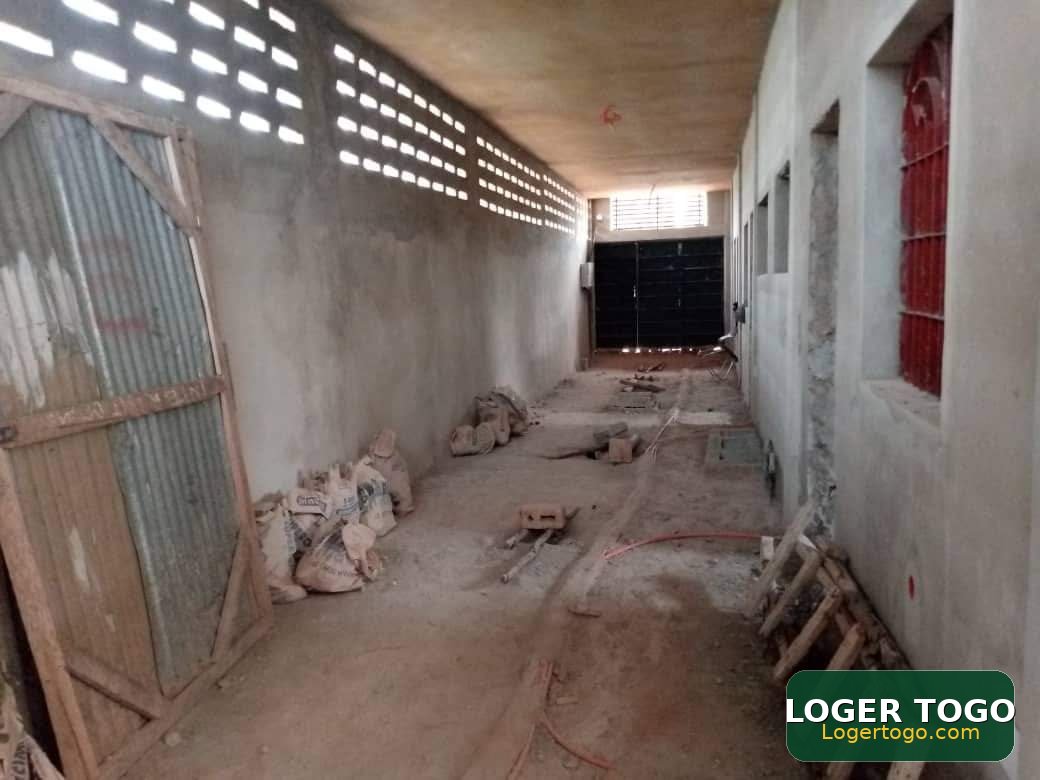 Immeuble Inachevée à Vendre à Lomé Qt Apedokoe - Photo 3