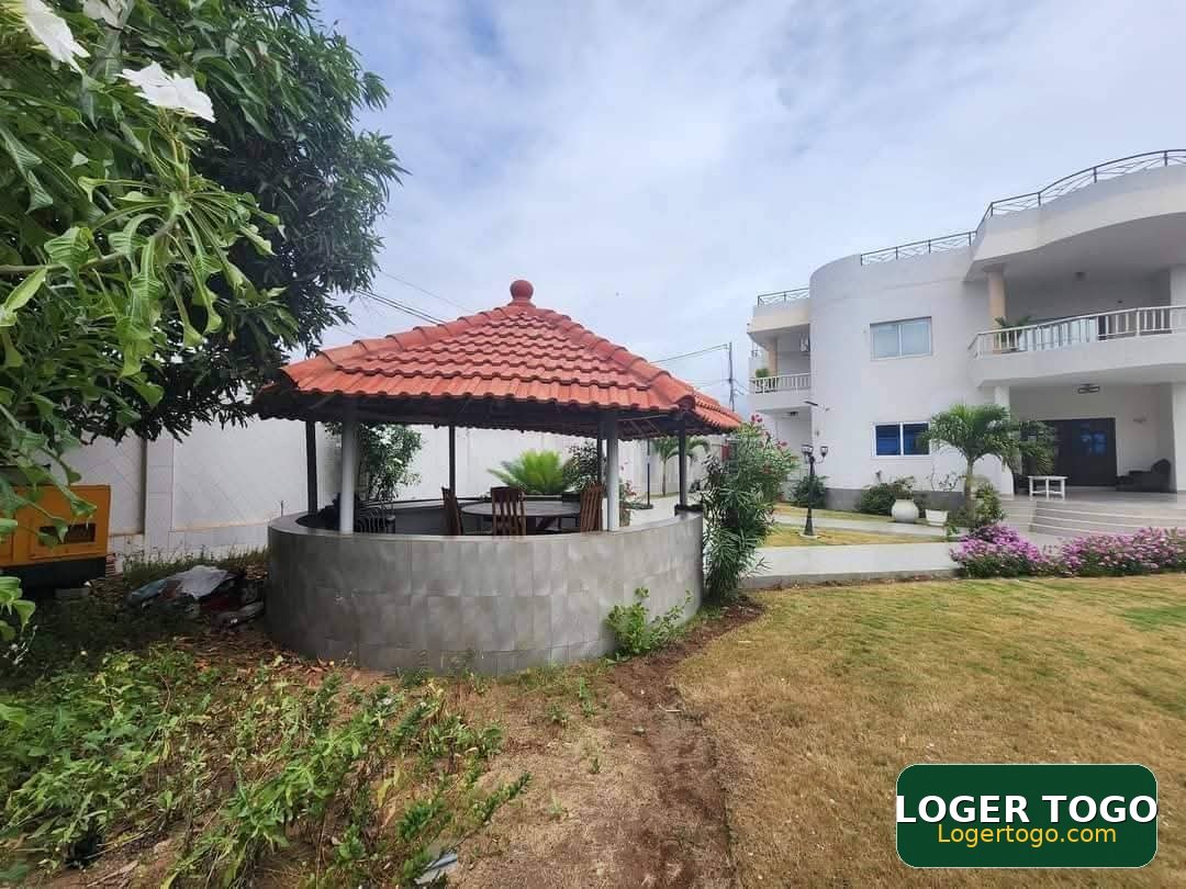 Grande villa bâtie sur 1200m² à BAGUIDA - Photo 3