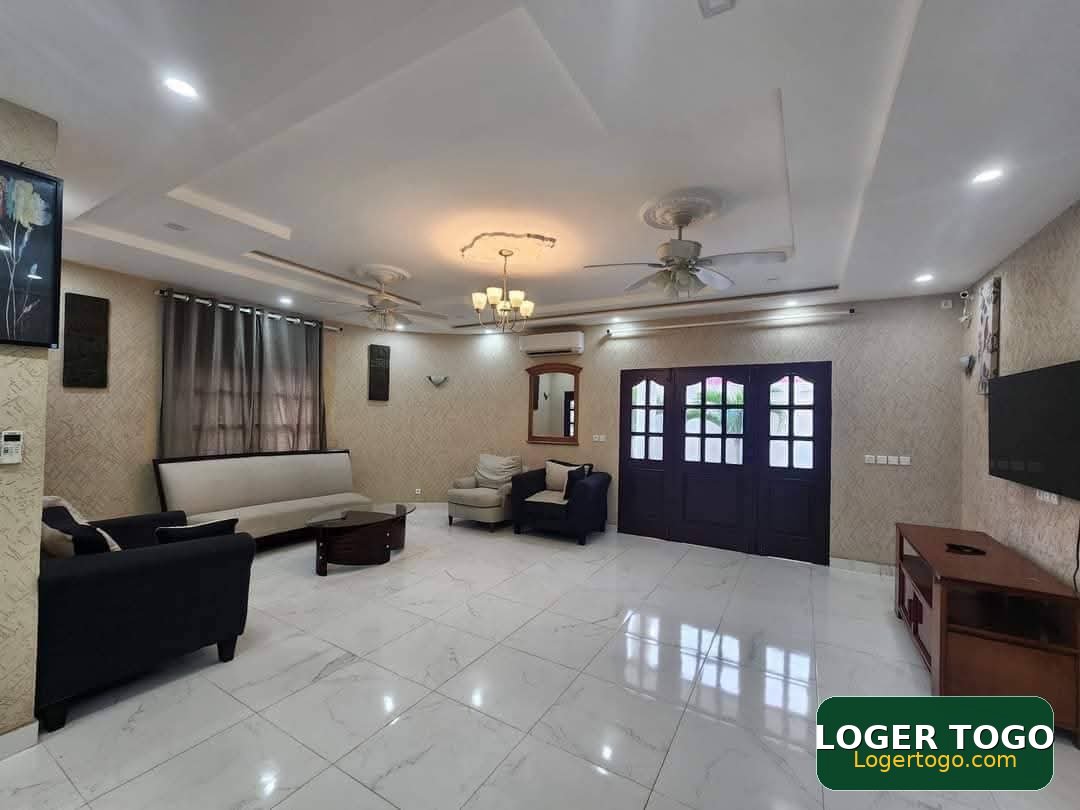 Grande villa bâtie sur 1200m² à BAGUIDA - Photo 4