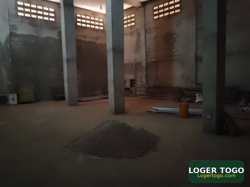 Entrepôt de 150m² à Avédi, en face de Goudron ! - Photo 1