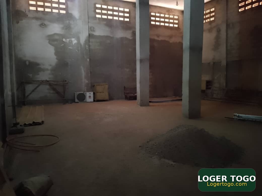 Entrepôt de 150m² à Avédi, en face de Goudron ! - Photo 2