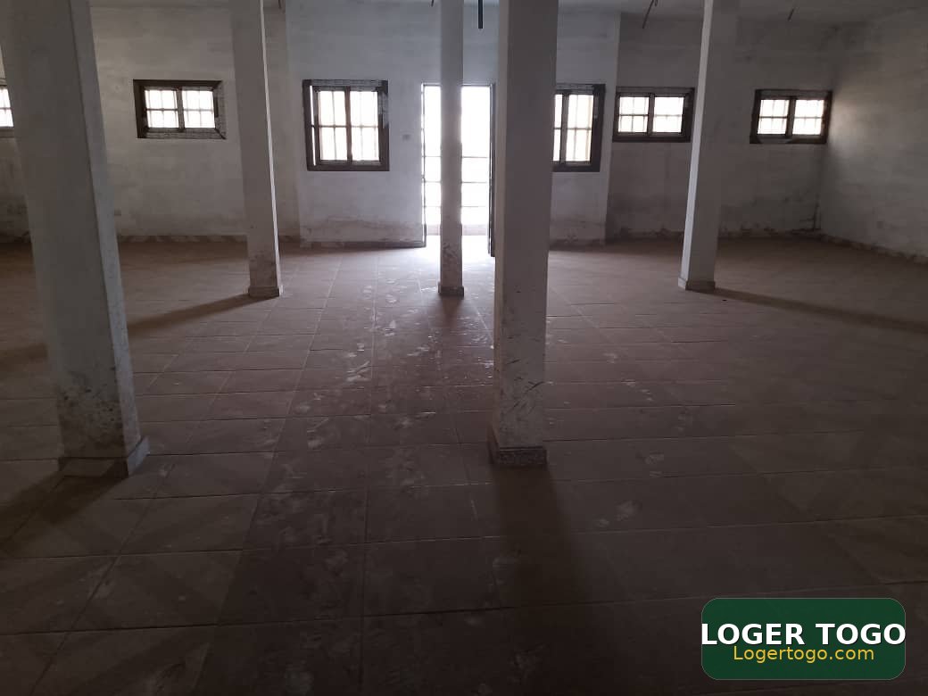 Entrepôt de 150m² à Avédi, en face de Goudron ! - Photo 3