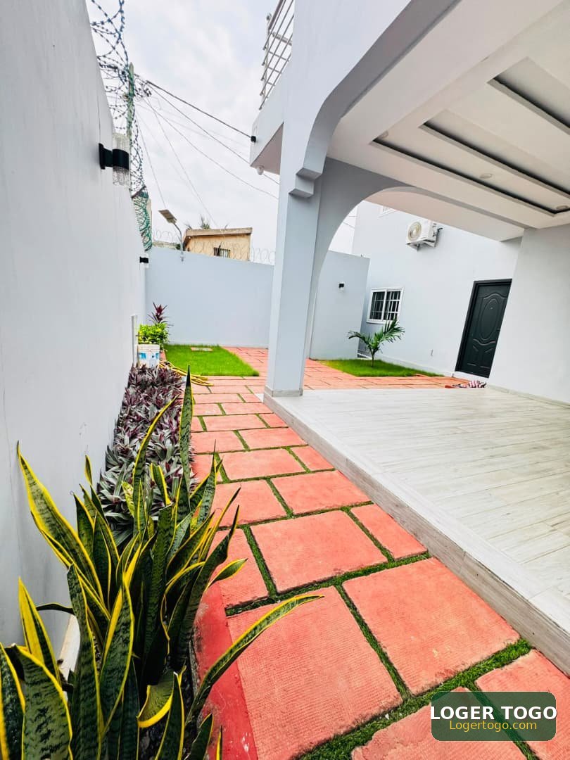 Villa duplex neuve 5 chambres avec rooftop - Agoè Réserve - Photo 1