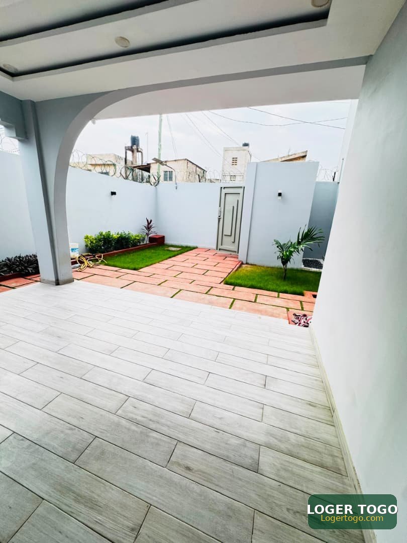 Villa duplex neuve 5 chambres avec rooftop - Agoè Réserve - Photo 2
