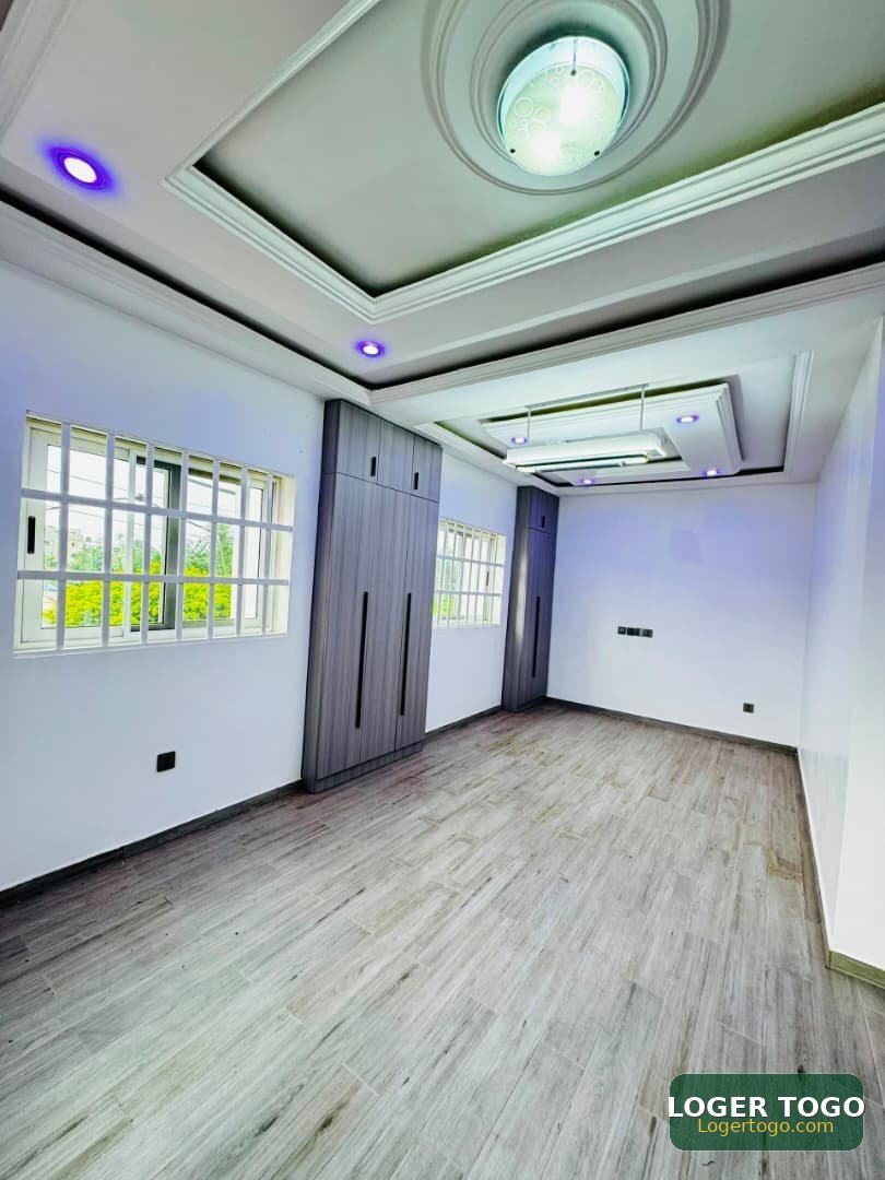 Villa duplex neuve 5 chambres avec rooftop - Agoè Réserve - Photo 4