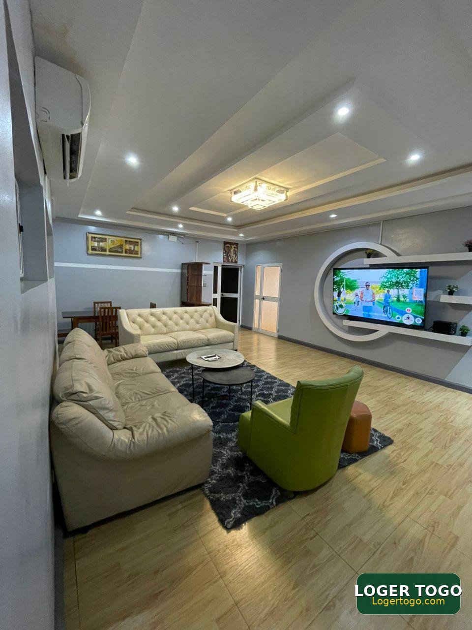 Villa 15 pièces dans la zone aéroport