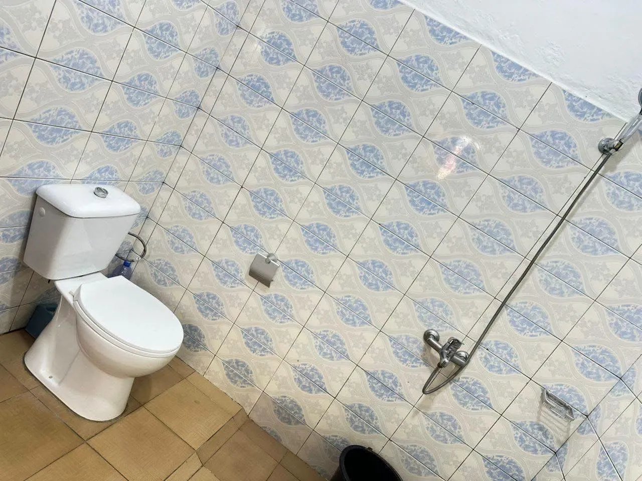 Studio meublé climatisé à louer  Agoé Assiyéyé  185 000 FCFA - Photo 5