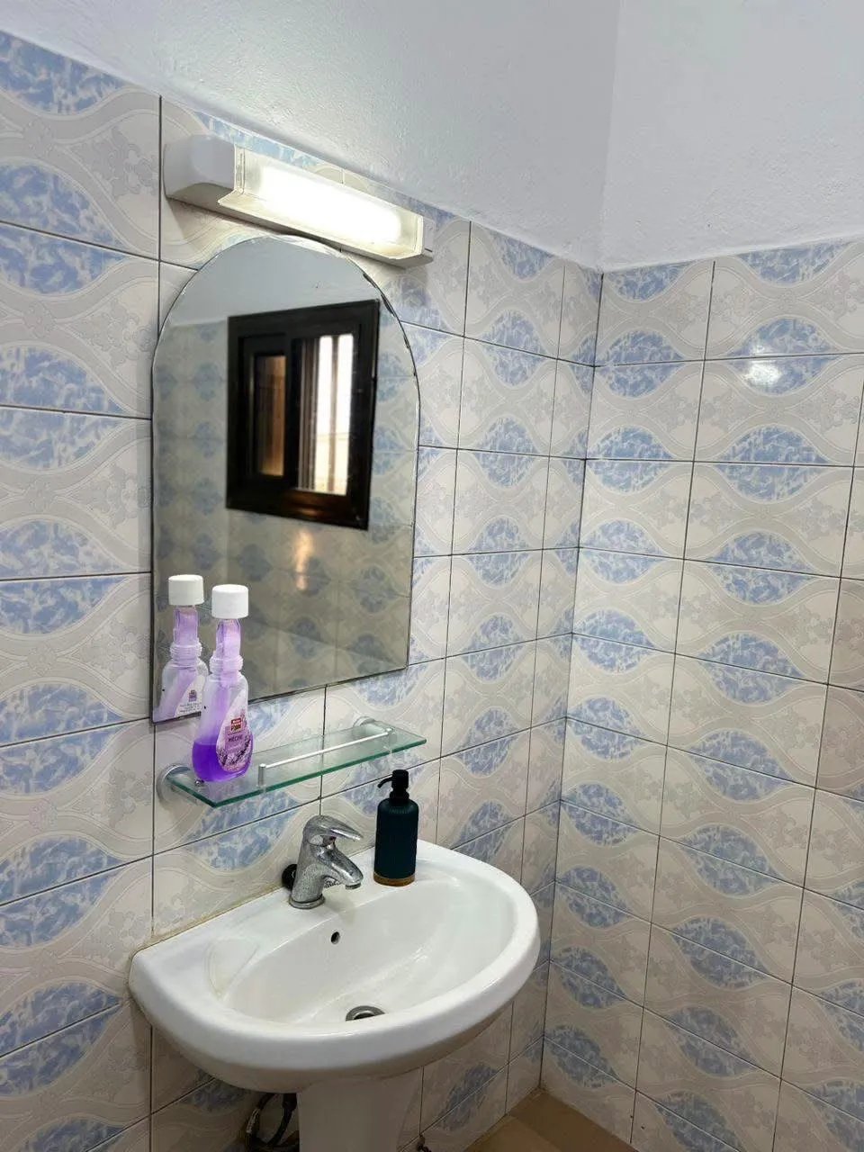 Studio meublé climatisé à louer  Agoé Assiyéyé  185 000 FCFA - Photo 6